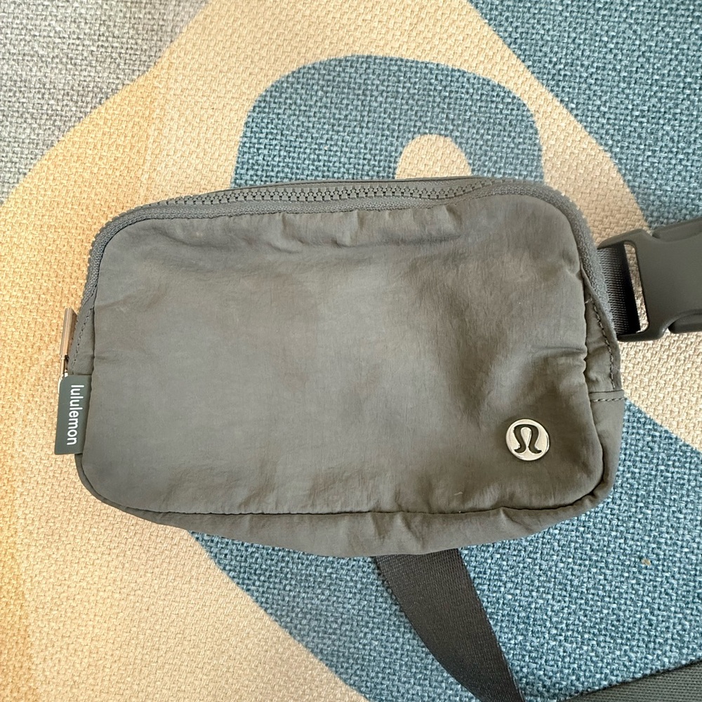 lululemon athletica Gray waist bag